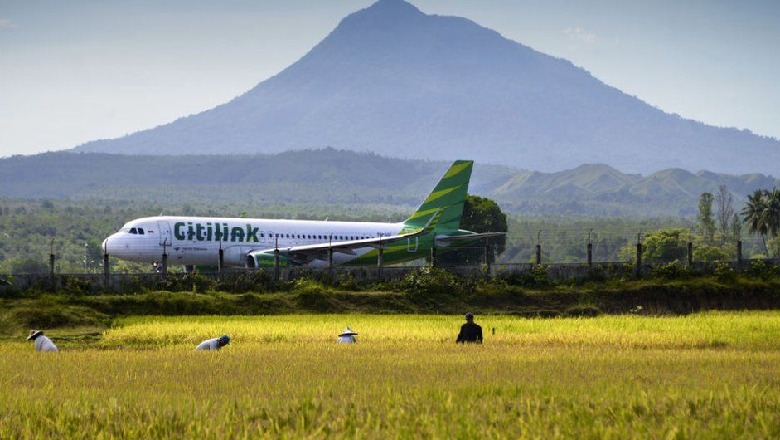 U infektua me COVID-19, indoneziani maskohet si gruaja e tij për të udhëtuar 