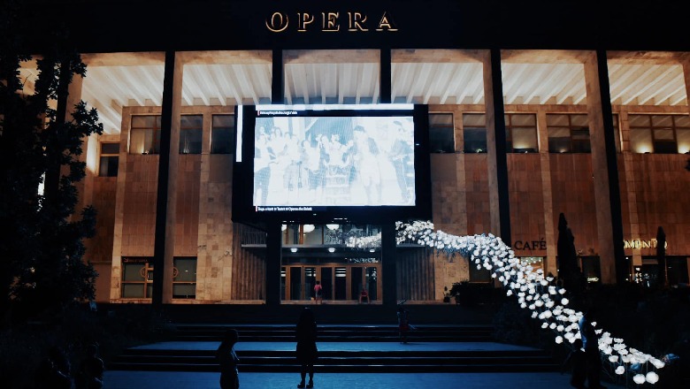 Nesër mbëmja gala në TKOB, Margariti publikon fotot: Lulet e bardha si homazh për artistët dhe njerëzit që humbën gjatë pandemisë