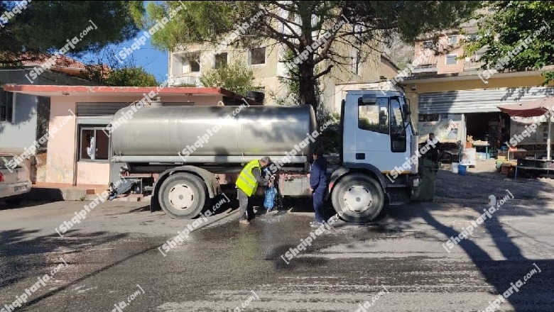 Pas shumë orësh, Bashkia e Krujës nis shpërndarjen e ujit me bote