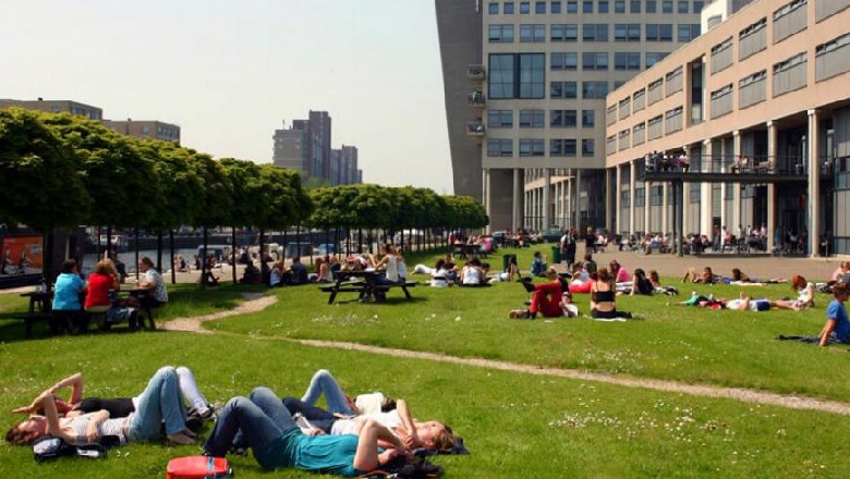 Holanda do t’i rihapë shkollat ndonëse rastet janë në rritje