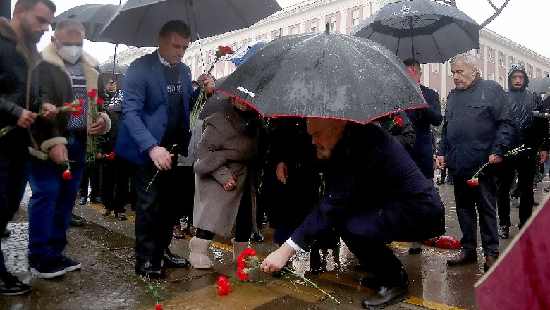 11 vite nga vrasja e 4 protestuesve më '21 Janar', ende s'ka drejtësi! Prokuroria kërkon riekspertim nga ekspertë italianë për plumbin që vrau Aleks Nikën! Qeveria dhe familjarët homazhe në bulevard