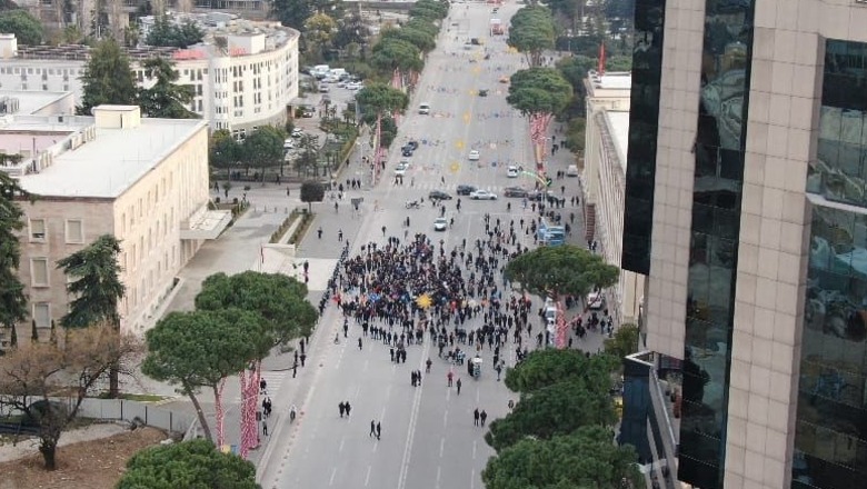 Protesta: Limfë e re apo aventurierë politikë?