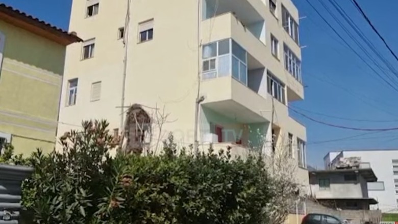 Kamzë, dhunoi barbarisht dhe hodhi nga ballkoni i katit të 3-të gruan, mbetet në qeli 62-vjeçari