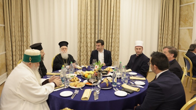 Muaji i Ramazanit, Veliaj shtron iftar për besimtarët: Të punojmë çdo ditë për bashkimin