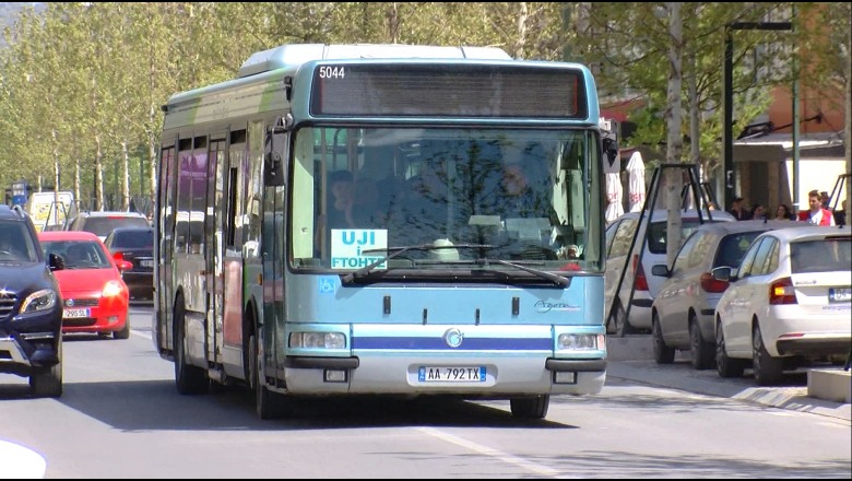 Vlorë/ Rritja e biletës, qytetarët: E papërballueshme! Do të ecim në këmbë, 40 lekë bileta është shumë