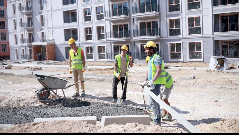 1 maji, Rama mesazh për punëtorët e Rindërtimit: I kthyen buzëqeshjen familjeve të prekura nga tërmeti! Meta: Ditë reflektimi dhe jo feste