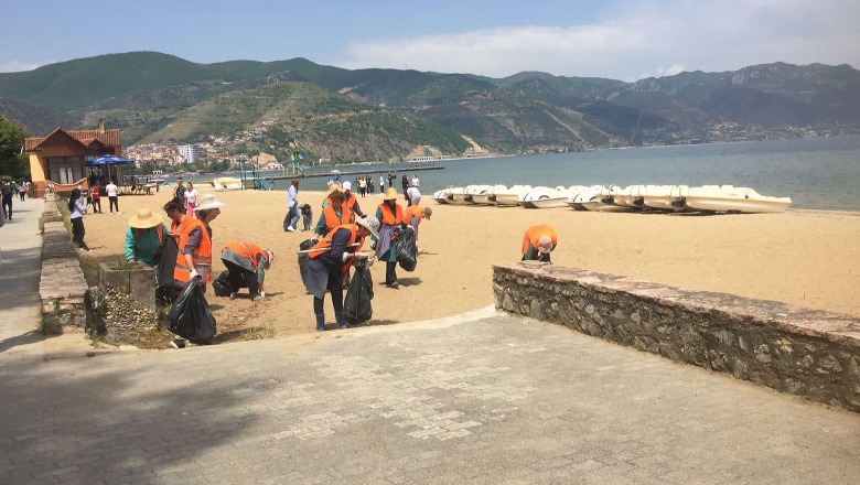 Rama ndan foto nga aksioni i pastrimit në gjithë vendin: Do vazhdojë edhe gjatë sezonit turistik, t’i japim fund kësaj marrëzie