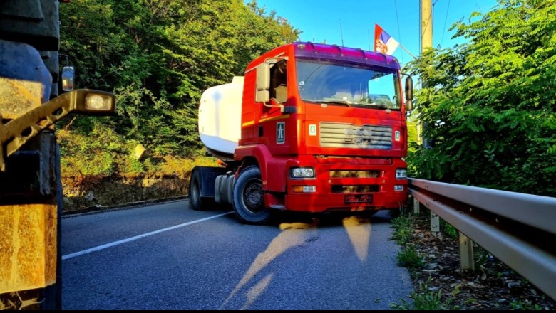 Reciprociteti për targat, vazhdon bllokimi i rrugëve në veri