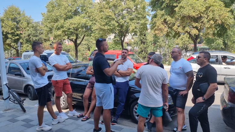 Bllokimi i ‘jet ski’, pronarët protestë, priten nga kreu i Policisë Kufitare: Na premtoi se zgjidhet brenda 3 ditëve