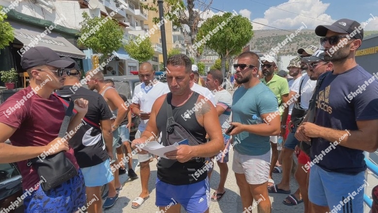 ‘Është vendim anti-kushtetues’, pronarët e jetski-ve në Sarandë protestojnë për bllokimin e mjeteve të ujit