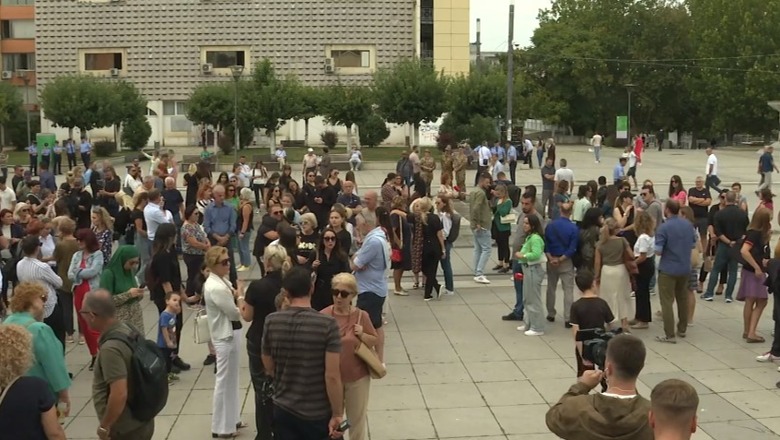 Kosova e tronditur nga përdhunimi i 11-vjeçares! Protesta në Prishtinë: Shteti të mbrojë vajzat e gratë