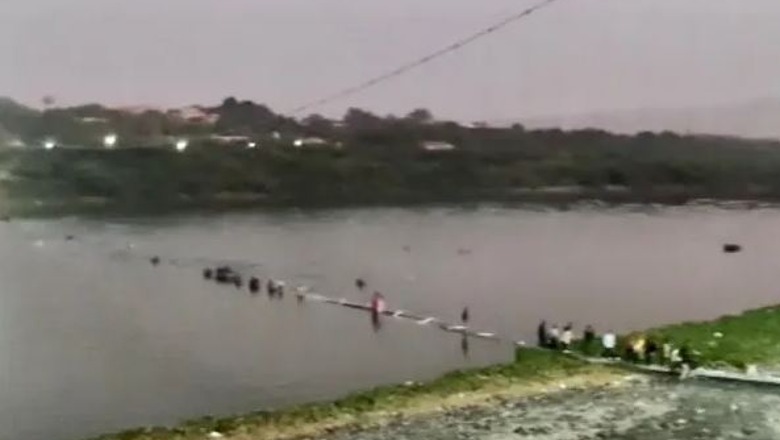 Kishte pak kohë që ishte rikonstruktuar, shembet ura në Indi! Të pakën 68 viktima dhe disa të plagosur (VIDEO)