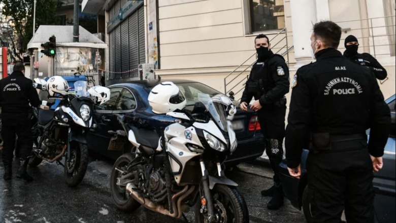 Banda shqiptare që terrorizoi grekët me vjedhjet e dhunshme, dëshmia e të moshuarës: Më lidhën me motrën në krevat, më goditën me grushte dhe më vodhën florinjtë