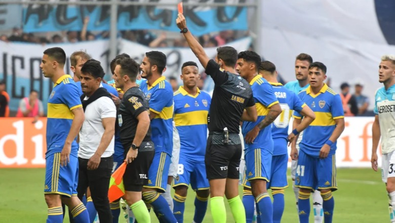 Do arbitrojë në Botërorin e Katarit, gjyqtari argjentinas nxjerr 10 kartonë të kuq në Boca Juniors-Racing