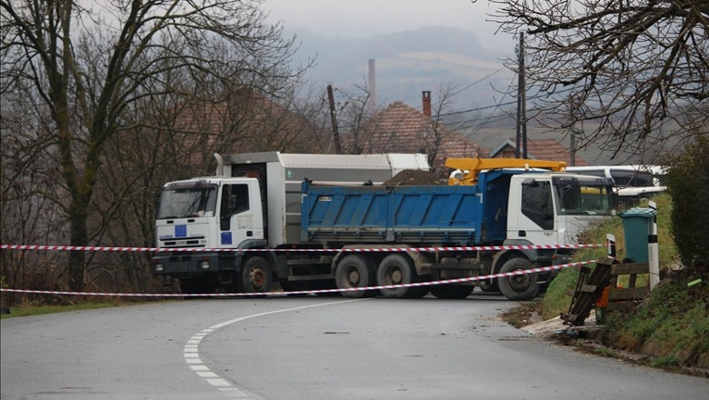 Tensionet në veri të Kosovës, qeveria shqiptare: Serbia të heqë barrikadat, minojnë të ardhmen e rajonit tonë! Zgjidhja është vetëm dialogu