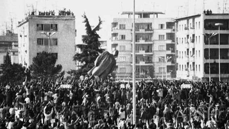 Dëshmia e ish-kryebashkiakut të Shkodrës: Në momentin që një djalë i ri po vinte dinamitin në qafën e bustit të diktatorit Hoxha, një ish-oficer i Policisë, nxori pistoletën e qëlloi    