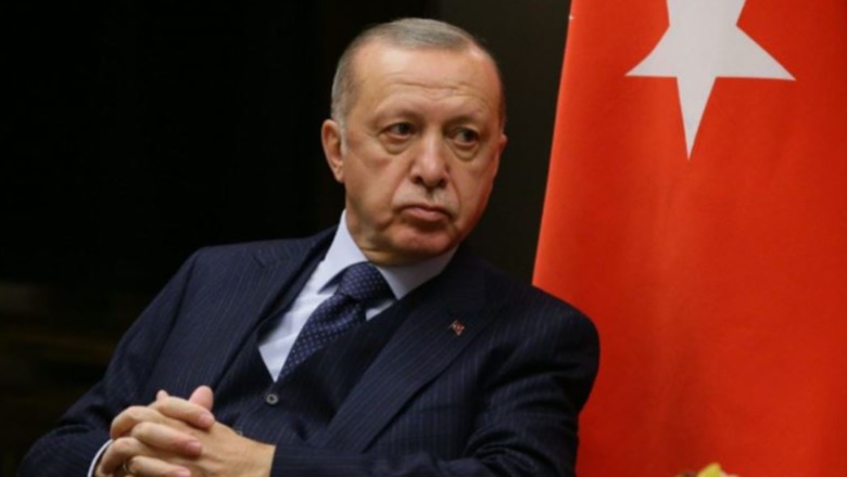 Erdogan synon që zgjedhjet e përgjithshme në Turqi të mbahen më 14  maj, analistët: Media komandohet nga qeveria, aktivistët kundër presidentit janë në burg, duam shtet laik!