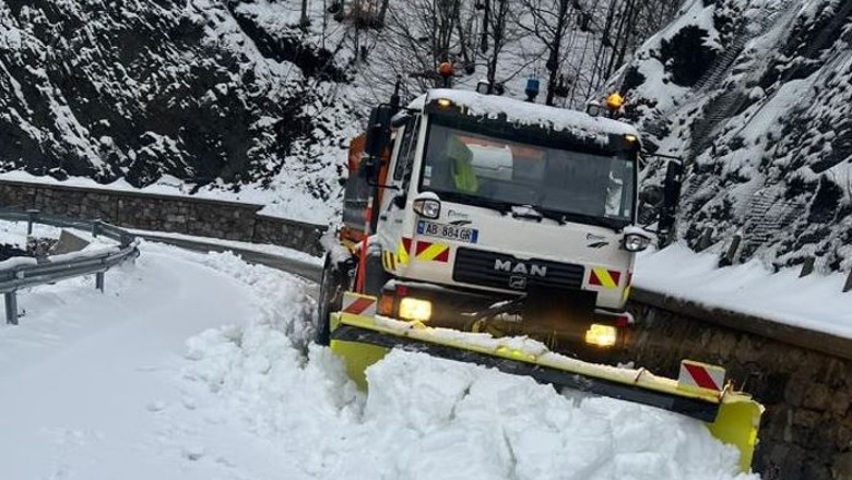 Shkodër/ Kishin shkuar për ski në Razëm dhe mbetën të bllokuar, shpëtohen nga policia 5 të rinjtë 