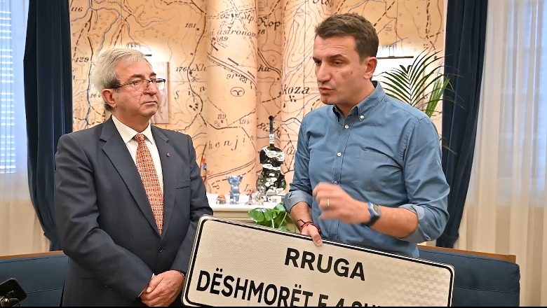 13 vite më pas, ‘Dëshmorët e 4 shkurtit’ rikthehen në rrugë! Berisha hoqi dëshmorët, rruga u quajt ‘Ibrahim Rugova”