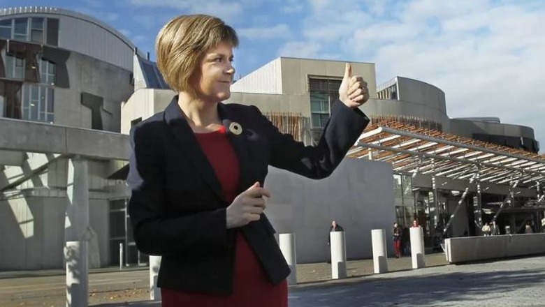 Nicola Sturgeon jep dorëheqjen si kryeministrja e Skocisë