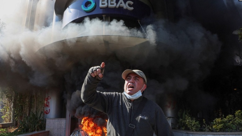 Protesta të dhunshme në Liban, protestuesit i vënë flakën bankave në Bejrut! Prej 2019-s ndalohet tërheqja e shumë parave