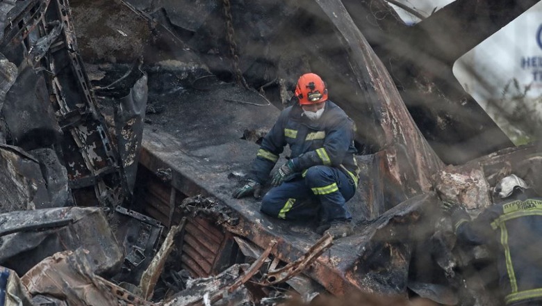 Përplasja e trenave në Greqi, stacionisti i Larisës: Kam 35 arkivole në shpinë