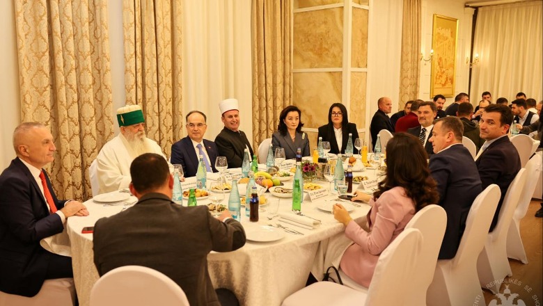 Iftari i parë i muajit të shenjtë të ‘Ramazanit’ bën bashkë përfaqësuesit politikë! Meta, Alibeaj në tavolinë me Veliajn dhe Ballën! E pranishme edhe Kim