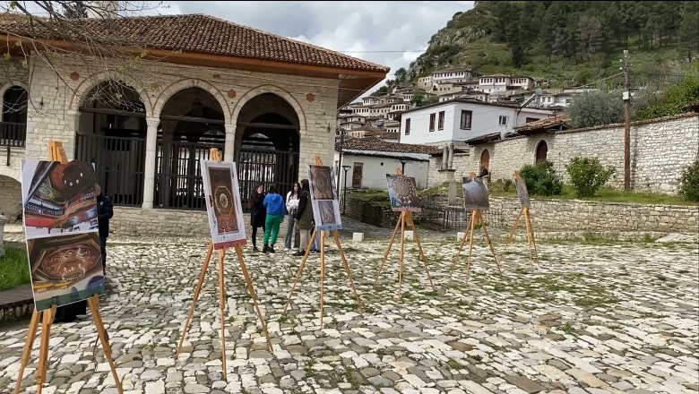 Java e monumenteve, Berati mes objekteve të kultit! Ekspozohen 20 panele, mozaikë e piktura murale 