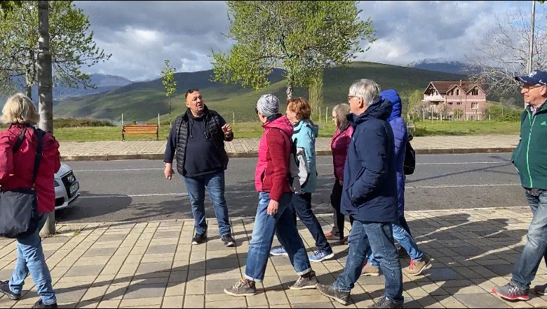 Turistët gjermane ‘dynden’ këtë pranverë në Kukës: Jemi afeksionuar me  historinë dhe të shkuarën komuniste