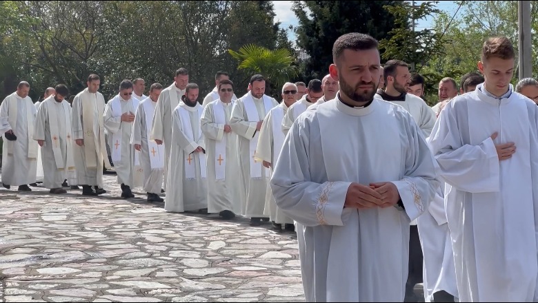 Përkujtohet 30-vjetori i vizitës historike të papa Gjon Pali II