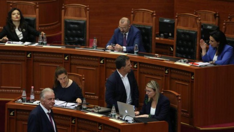 Deputeti dhe “eksperti”, debat për pagat në ‘kohë kiameti’