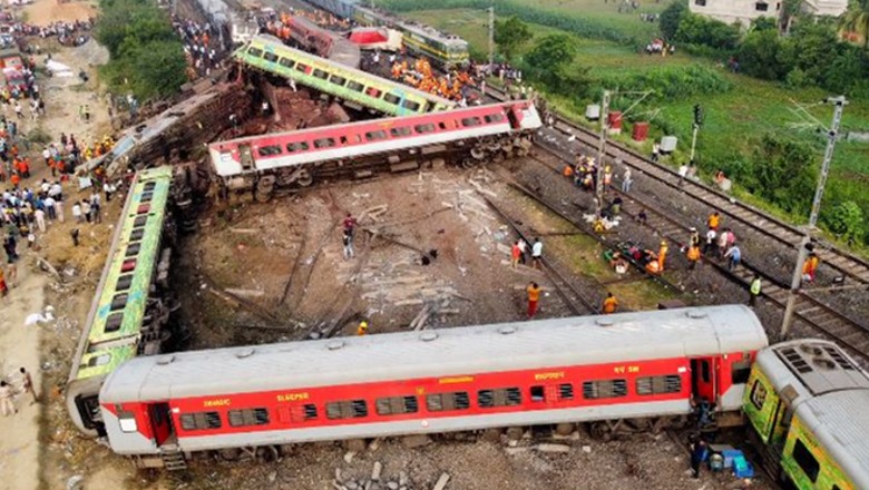 Tragjedi në Indi, përplasen 2 trena, 288 viktima e rreth 850 të plagosur (VIDEO+FOTO)