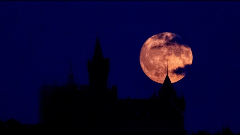 FOTO/ Superhëna mahnitëse, fenomeni spektakolar ndriçon qiellin në të gjithë botën