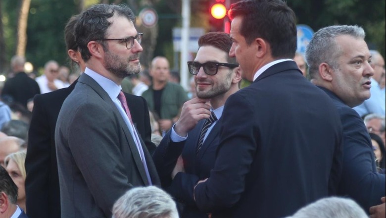 FOTO/ Edhe Alex Soros në ceremoninë për nderimin e Bill Clinton