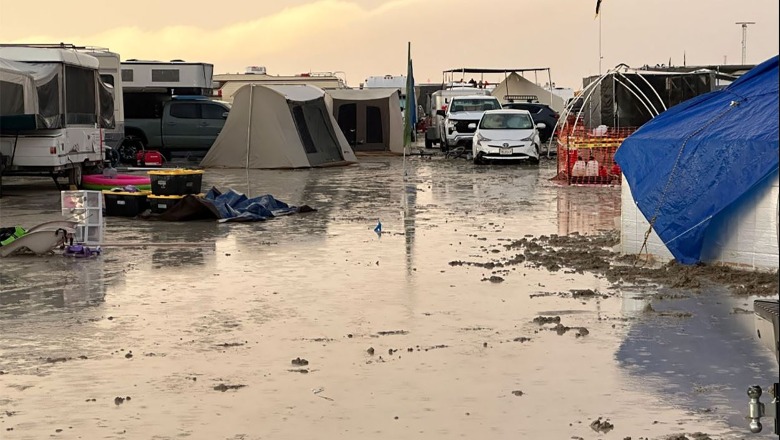 SHBA/ Festivali në Nevada, bllokohen në baltë 70 mijë pjesëmarrës, 1 viktimë! Rrebeshi në shkretëtirë shkakton kaos