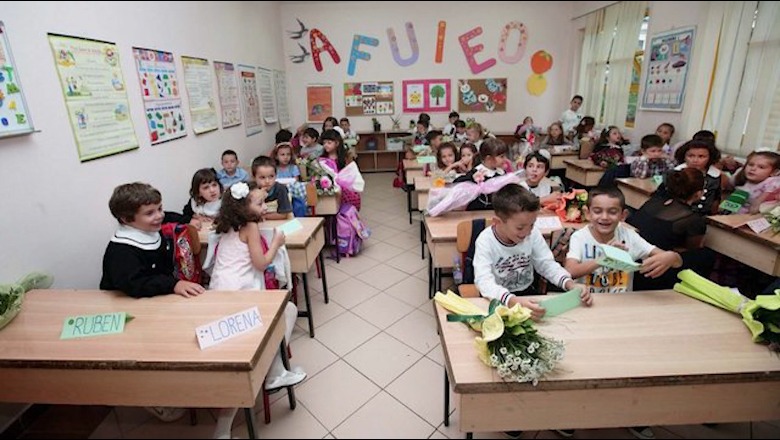 Rihapet regjistrimi për nxënësit në klasë të parë dhe klasë të dhjetë, afati deri në 6 shtator 