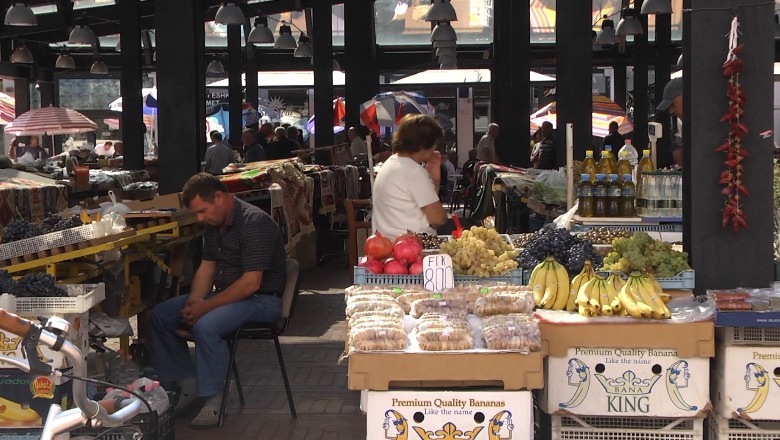 Shifrat/ Çmimet e larta të ushqimeve frenojnë konsumin! Qytetarët: Të papërballueshme, s'na dalin të blejmë bukë! Tregtarët: Punojmë për të jetuar