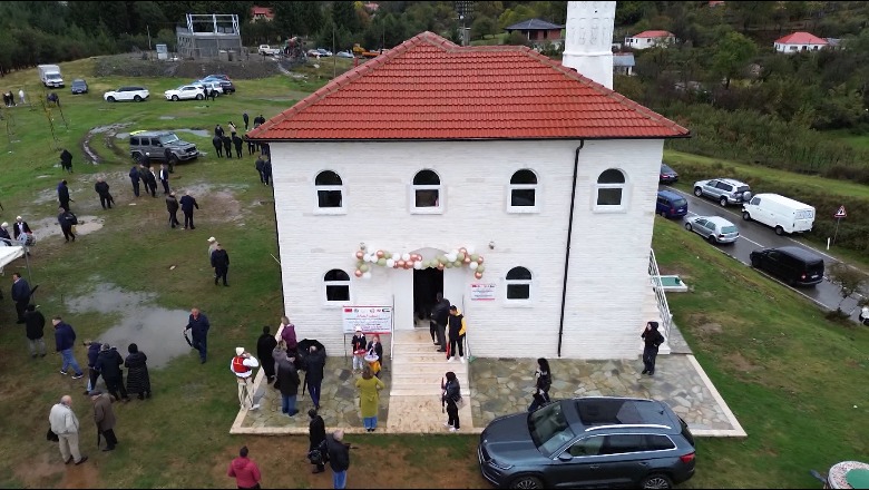 Përurohet xhamia e rindërtuar në Kodër Han të Pukës, objekti 500-vjeçar i kultit mbledh myslimanë e të krishterë