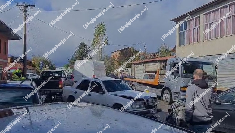 Dibër/ Dy makina përplasen kokë më kokë, 4 të plagosur (VIDEO)