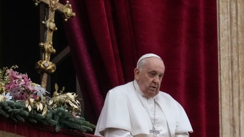 Papa Francesku mesazh për të ndalur dhunën ndaj grave: Kushdo që i lëndon, përdhos zotin