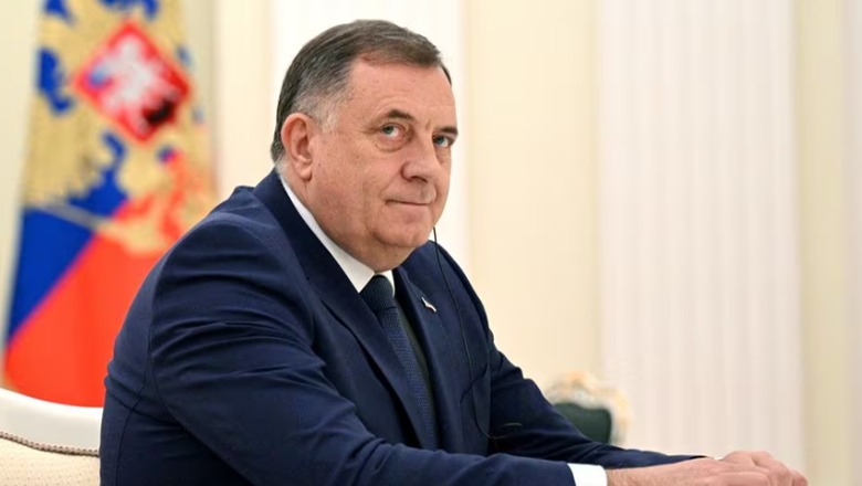 Dita e Republikës SRPSKA, paradë me rreth 3 mijë pjesëmarrës! Dodik: Në Srebrenicë s'pati Gjenocid, SHBA do të na përçajë 