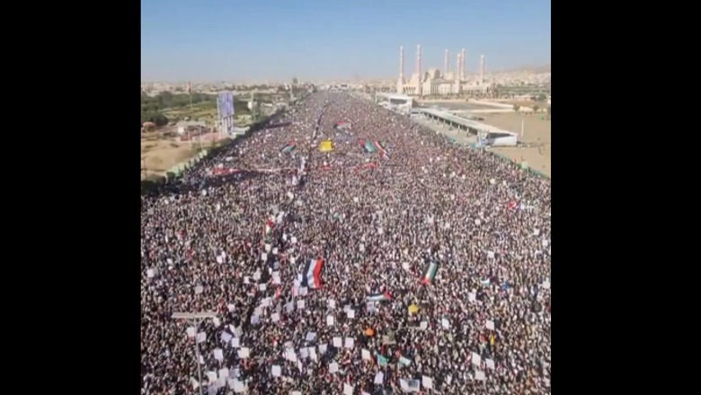 VIDEO/ Dhjetëra mijëra protestues nga Jemeni dënojnë sulmet e SHBA-së dhe Britanisë së Madhe