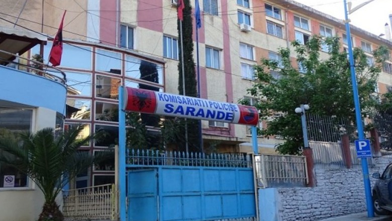 Sarandë/ Përleshje mes tre të rinjve, 28-vjeçari plagos me thikë 2 vëllezërit dhe arratiset! Policia e shpall në kërkim, ja për çfarë dyshohet