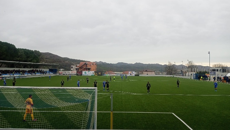 Grushta në Kategorinë e Parë, lojtarët përplasen në korridoret e stadiumit