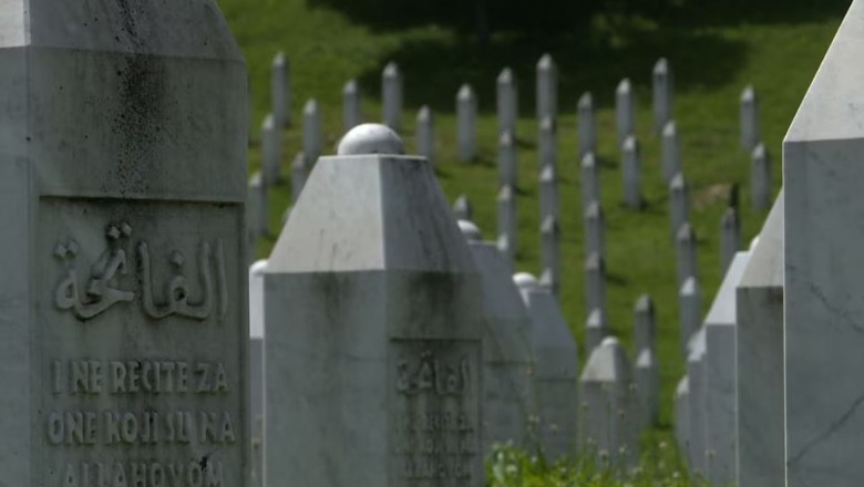 Sot votohet rezoluta për Gjenocidin! Tensione në Srebrenicë, forca të shtuara policore e autoblinda në rrugë