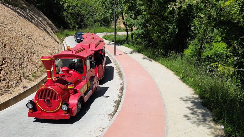 Sarandë/ Në Syrin e Kaltër tren për të moshuarit e fëmijët! Bileta do të kushtojë 300 lekë