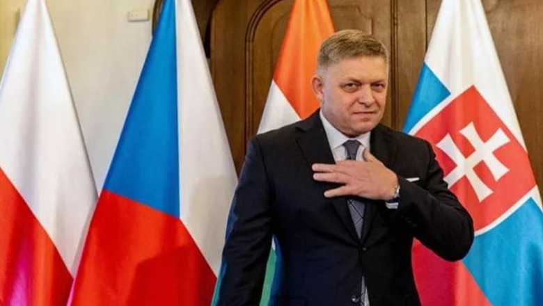 U plagos sot në atentat, Kush është Robert Fico, Profili i kryeministrit sllovak, mik i Putinit, populist ksenofob dhe No Vax