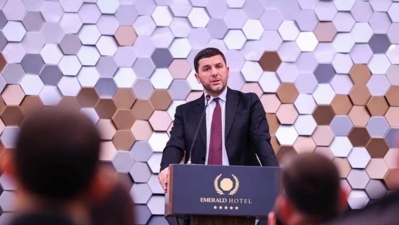 Krasniqi u kërkon liderëve partiakë të shpërndajnë Kuvendin e Kosovës