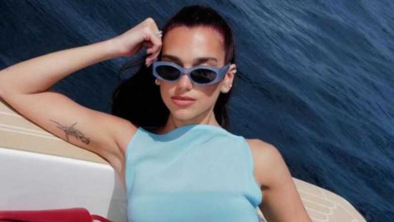 Dua Lipa zbukuron Caprin, mahnit me pamjen e saj në sfilatën e Jacquemus ‘La Casa’