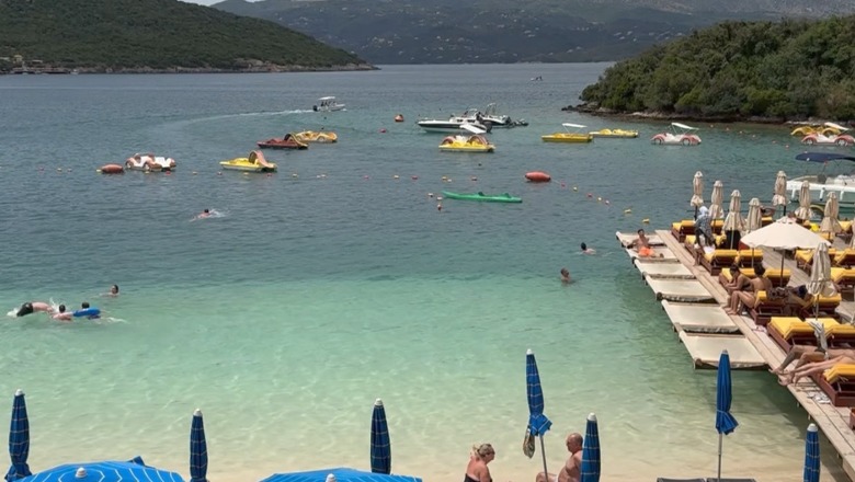 Ksamil, destinacioni i preferuar i të huajve në jug! Operatorët turistikë: Ka përmirësim në infrastrukturë, por problem mbetet trafiku